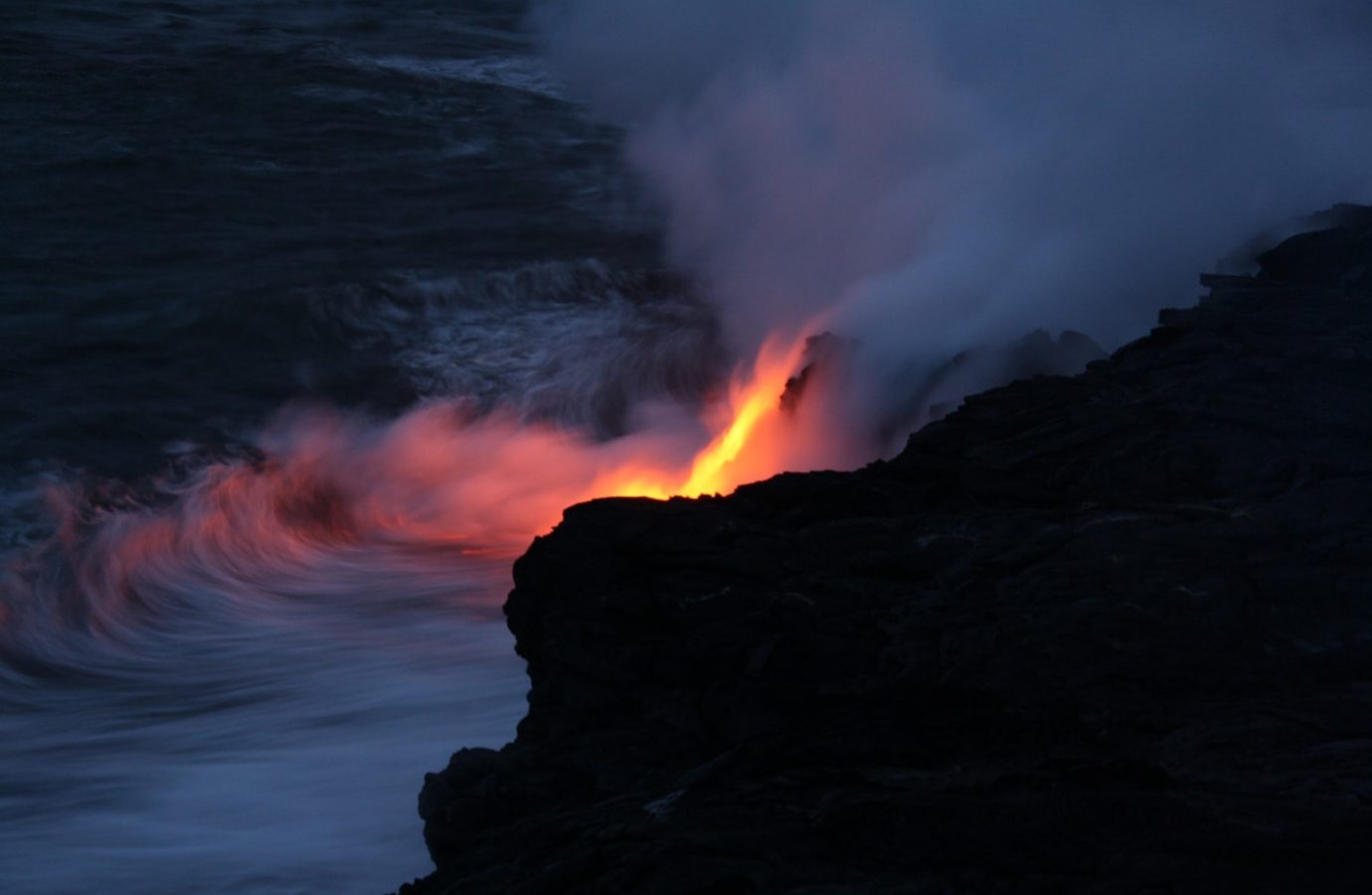 lava-river-in-sea-big-island